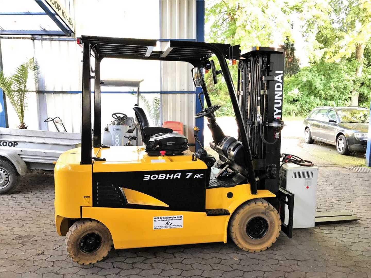Used Forklift Hyundai 30BHA-7 4 riteņu dakšu iekrāvējs (Image 2) Used Forklift Hyundai 30BHA-7 4 riteņu dakšu iekrāvējs (Image 2)