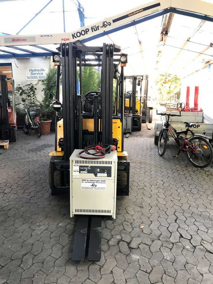 Used Forklift Hyundai 30BHA-7 4 riteņu dakšu iekrāvējs (Image 3) Used Forklift Hyundai 30BHA-7 4 riteņu dakšu iekrāvējs (Image 3)