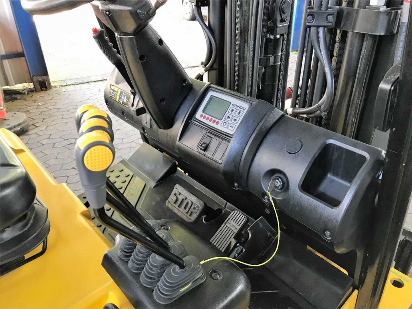 Used Forklift Hyundai 30BHA-7 4 riteņu dakšu iekrāvējs (Image 5) Used Forklift Hyundai 30BHA-7 4 riteņu dakšu iekrāvējs (Image 5)