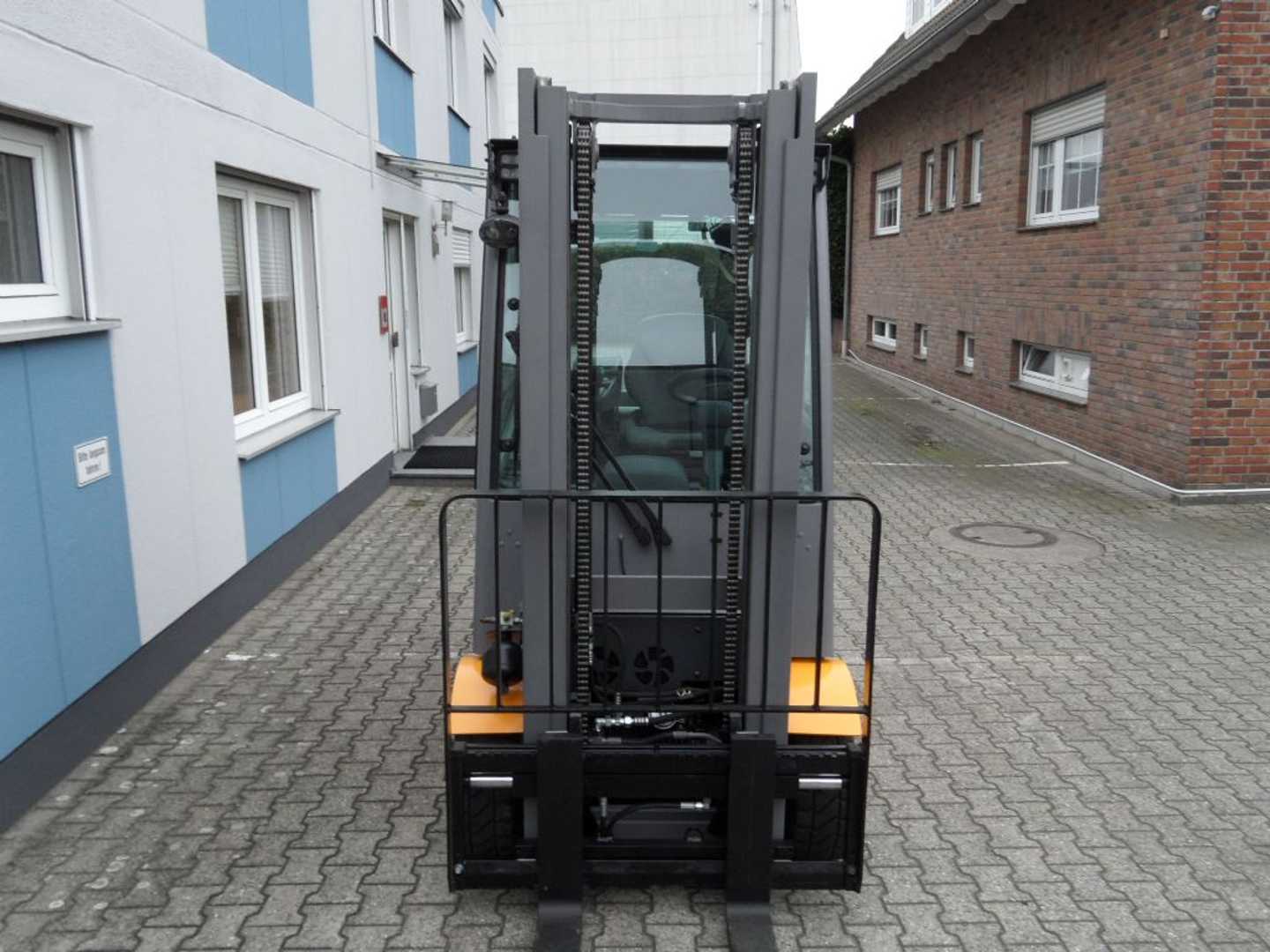 Used Forklift Jungheinrich EFG 425s - Batterie NEU - Kabine mit Heizung 4 riteņu dakšu iekrāvējs (Image 10) Used Forklift Jungheinrich EFG 425s - Batterie NEU - Kabine mit Heizung 4 riteņu dakšu iekrāvējs (Image 10)