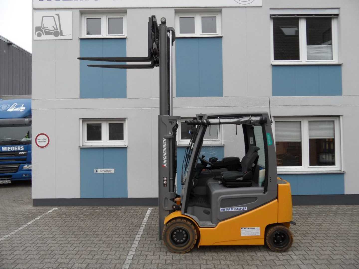 Used Forklift Jungheinrich EFG 430k - weiße Reifen - wenig Stunden 4 riteņu dakšu iekrāvējs (Image 5) Used Forklift Jungheinrich EFG 430k - weiße Reifen - wenig Stunden 4 riteņu dakšu iekrāvējs (Image 5)