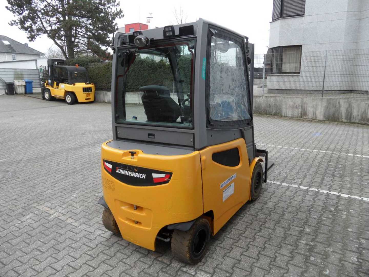 Used Forklift Jungheinrich EFG 430k - weiße Reifen - wenig Stunden 4 riteņu dakšu iekrāvējs (Image 8) Used Forklift Jungheinrich EFG 430k - weiße Reifen - wenig Stunden 4 riteņu dakšu iekrāvējs (Image 8)