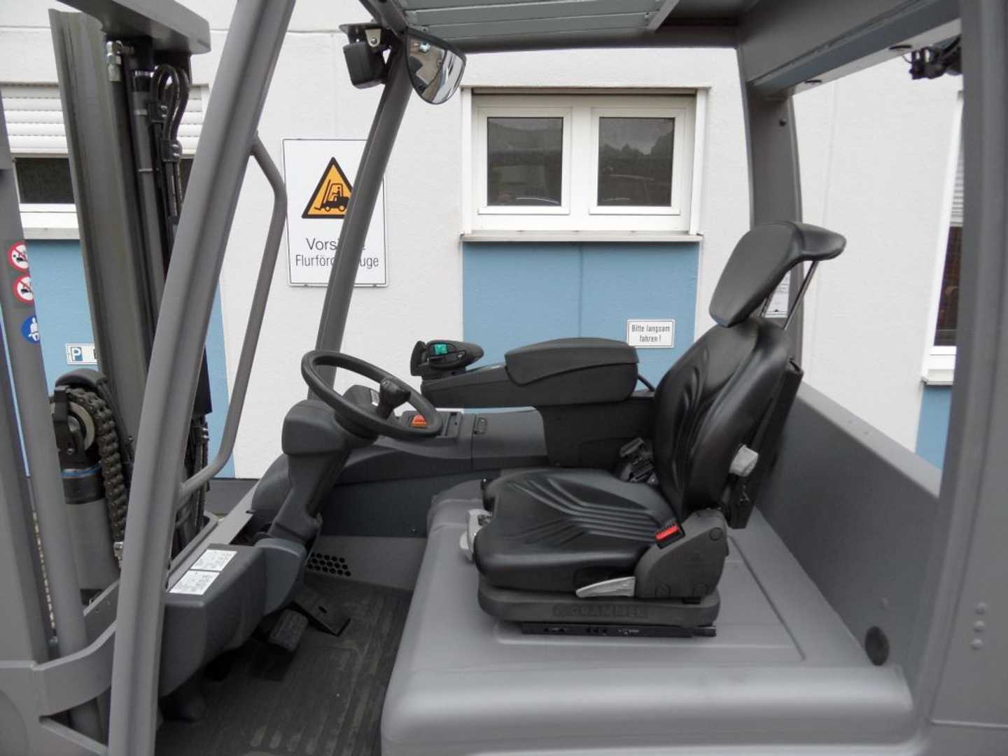 Used Forklift Jungheinrich EFG 430k - weiße Reifen - Freihub 4 riteņu dakšu iekrāvējs (Image 6) Used Forklift Jungheinrich EFG 430k - weiße Reifen - Freihub 4 riteņu dakšu iekrāvējs (Image 6)