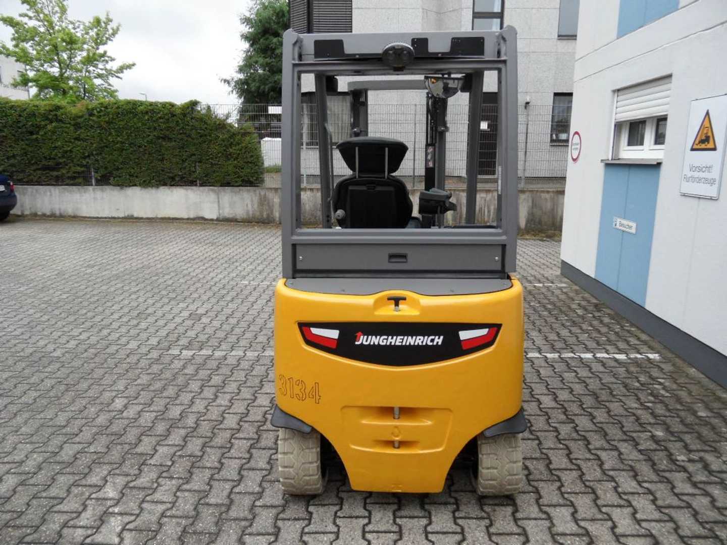 Used Forklift Jungheinrich EFG 430k - weiße Reifen - Freihub 4 riteņu dakšu iekrāvējs (Image 9) Used Forklift Jungheinrich EFG 430k - weiße Reifen - Freihub 4 riteņu dakšu iekrāvējs (Image 9)