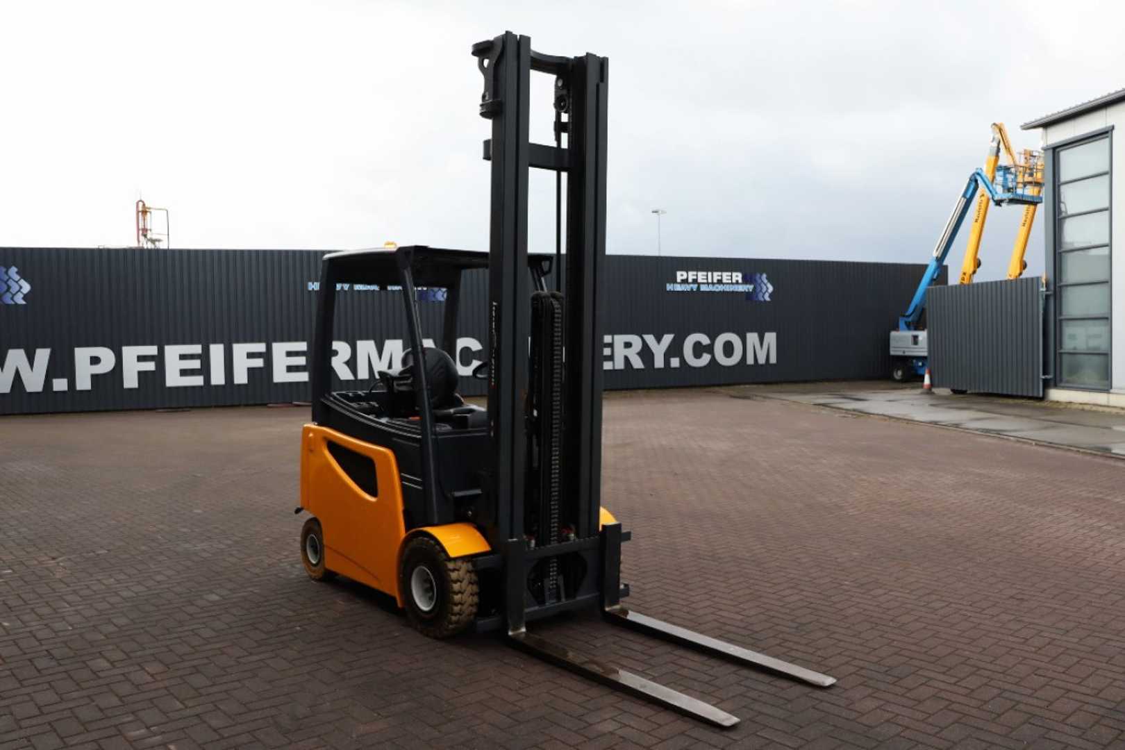 Used Forklift Jungheinrich EFG425K 4 riteņu dakšu iekrāvējs (Image 8) Used Forklift Jungheinrich EFG425K 4 riteņu dakšu iekrāvējs (Image 8)