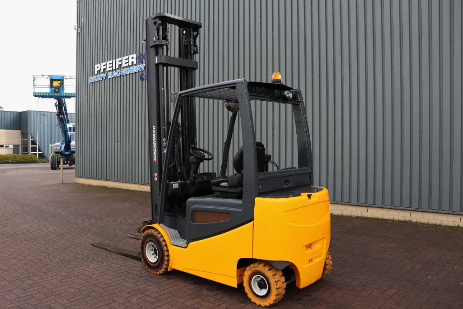 Used Forklift Jungheinrich EFG425K 4 riteņu dakšu iekrāvējs (Image 9) Used Forklift Jungheinrich EFG425K 4 riteņu dakšu iekrāvējs (Image 9)