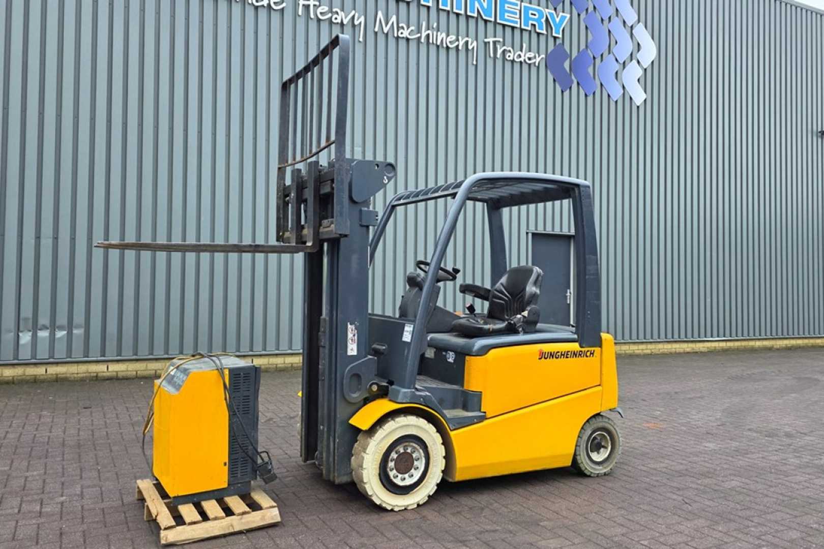 Used Forklift Jungheinrich EFG425K 4 riteņu dakšu iekrāvējs (Image 3)