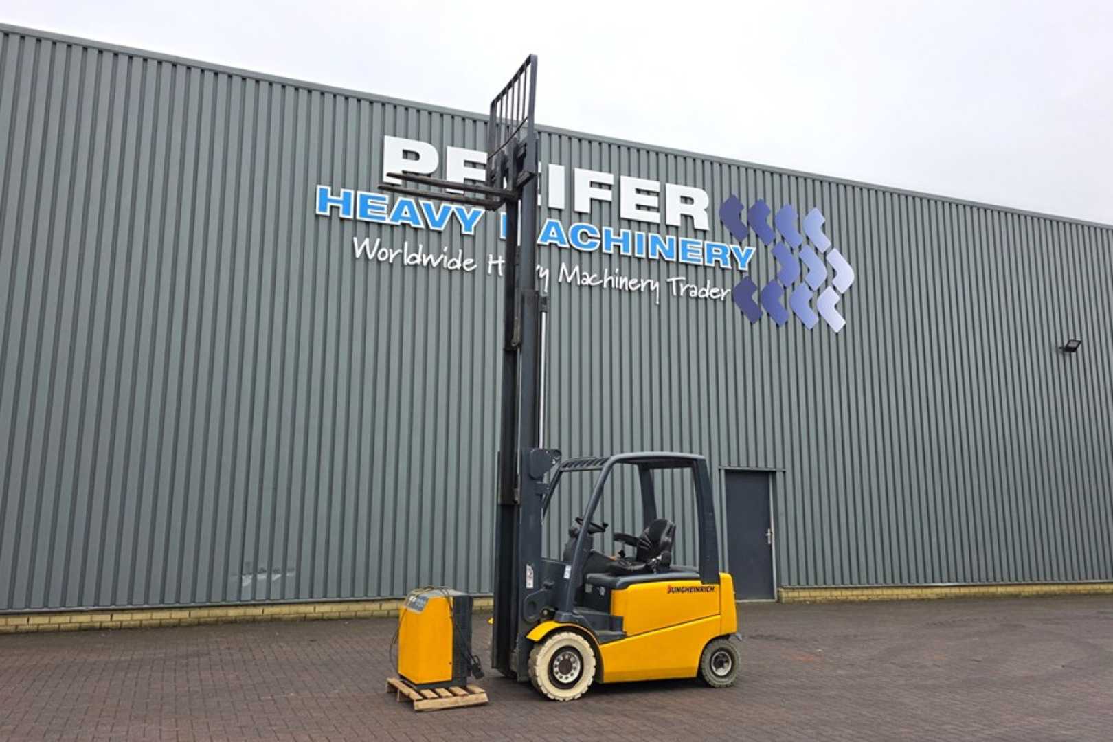Used Forklift Jungheinrich EFG425K 4 riteņu dakšu iekrāvējs (Image 4)