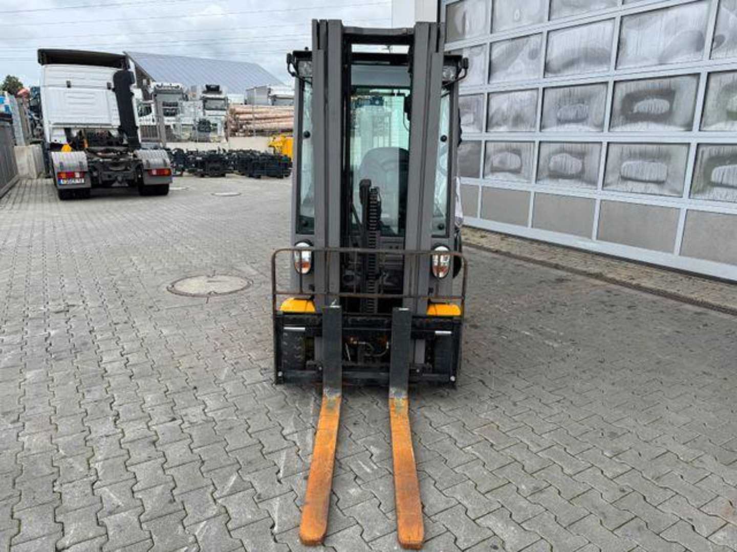Used Forklift Jungheinrich EFG 215 / Triplex: 4.25m! / SS / nur 3.298h! 4 riteņu dakšu iekrāvējs (Image 4) Used Forklift Jungheinrich EFG 215 / Triplex: 4.25m! / SS / nur 3.298h! 4 riteņu dakšu iekrāvējs (Image 4)
