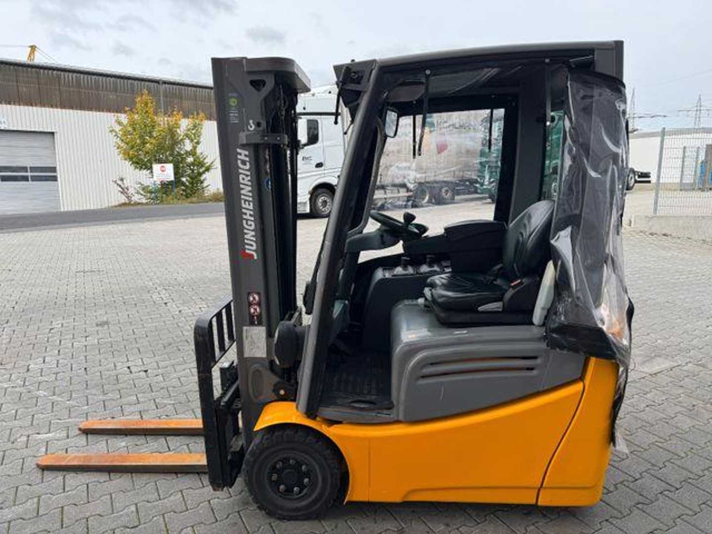Used Forklift Jungheinrich EFG 215 / Triplex: 4.25m! / SS / nur 3.298h! 4 riteņu dakšu iekrāvējs (Image 6) Used Forklift Jungheinrich EFG 215 / Triplex: 4.25m! / SS / nur 3.298h! 4 riteņu dakšu iekrāvējs (Image 6)