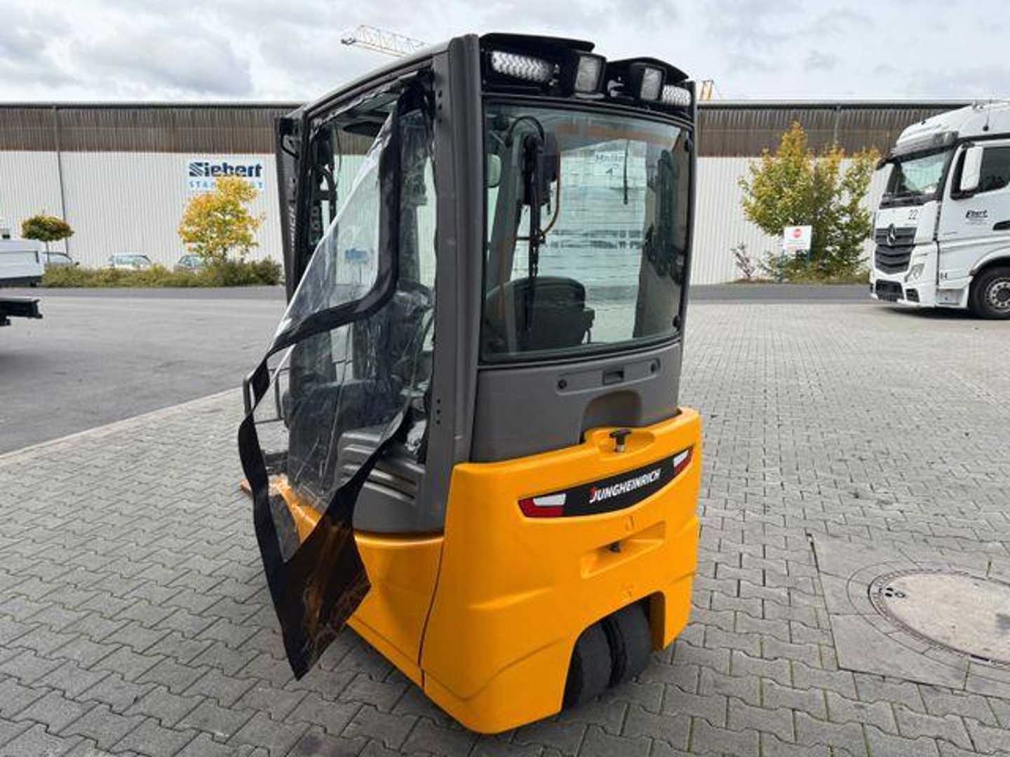 Used Forklift Jungheinrich EFG 215 / Triplex: 4.25m! / SS / nur 3.298h! 4 riteņu dakšu iekrāvējs (Image 7) Used Forklift Jungheinrich EFG 215 / Triplex: 4.25m! / SS / nur 3.298h! 4 riteņu dakšu iekrāvējs (Image 7)