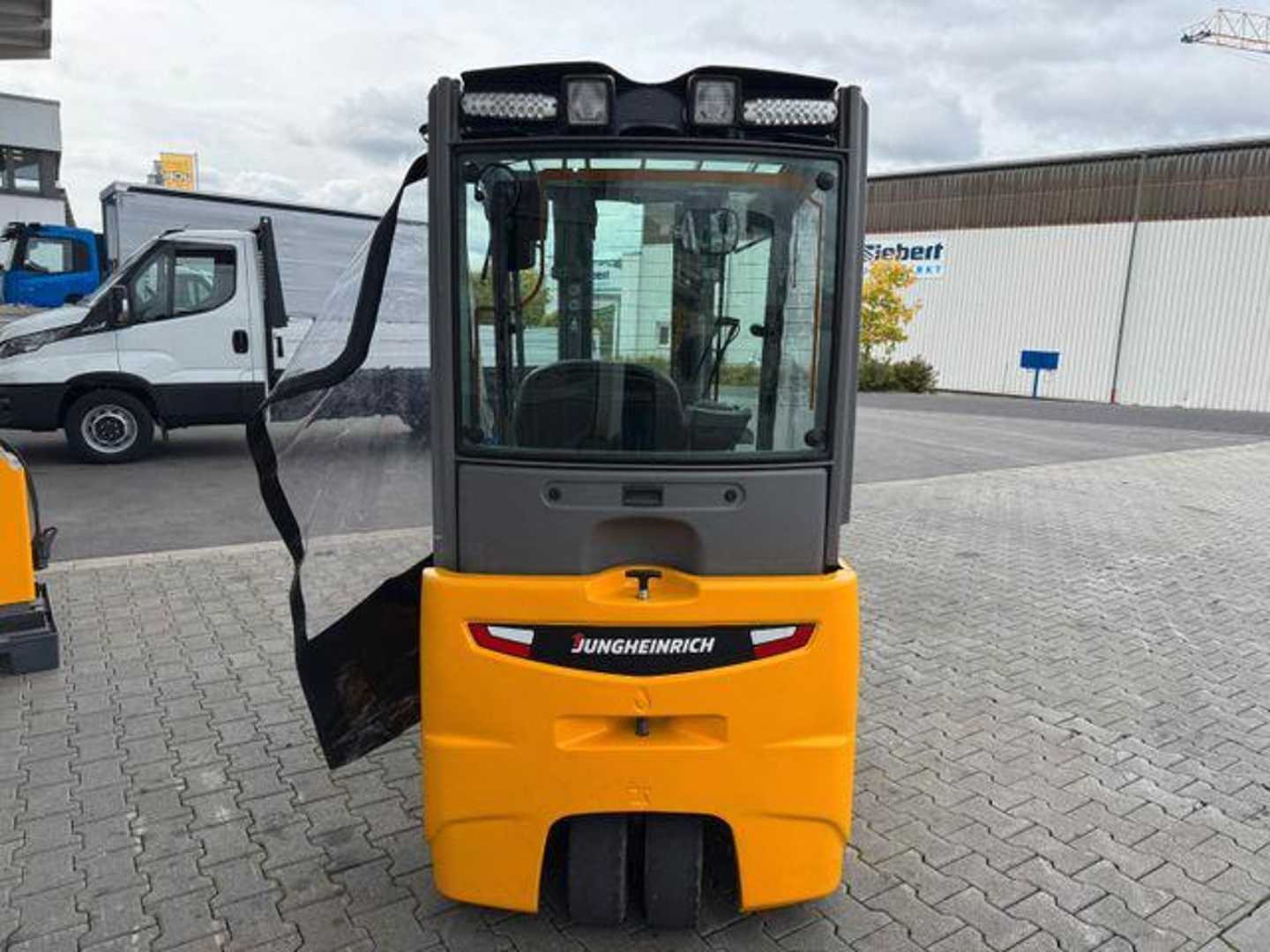Used Forklift Jungheinrich EFG 215 / Triplex: 4.25m! / SS / nur 3.298h! 4 riteņu dakšu iekrāvējs (Image 8) Used Forklift Jungheinrich EFG 215 / Triplex: 4.25m! / SS / nur 3.298h! 4 riteņu dakšu iekrāvējs (Image 8)