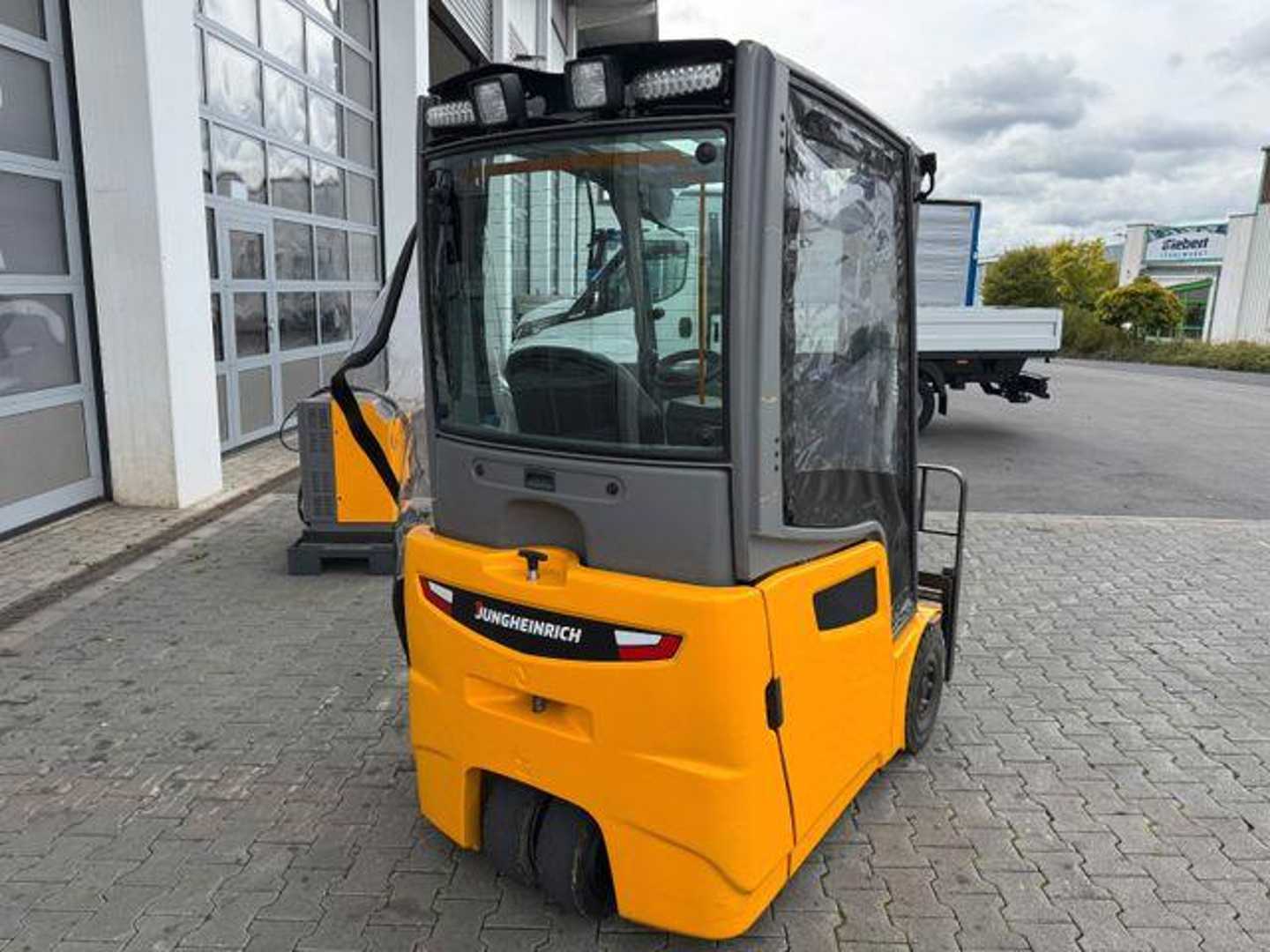 Used Forklift Jungheinrich EFG 215 / Triplex: 4.25m! / SS / nur 3.298h! 4 riteņu dakšu iekrāvējs (Image 9) Used Forklift Jungheinrich EFG 215 / Triplex: 4.25m! / SS / nur 3.298h! 4 riteņu dakšu iekrāvējs (Image 9)