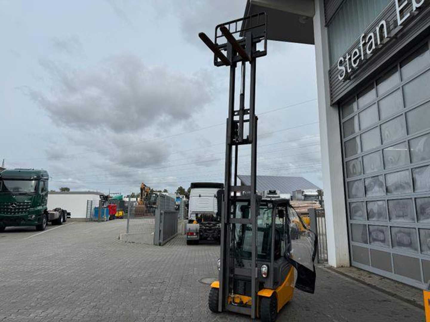 Used Forklift Jungheinrich EFG 215 / Triplex: 4.25m! / SS / nur 3.298h! 4 riteņu dakšu iekrāvējs (Image 11) Used Forklift Jungheinrich EFG 215 / Triplex: 4.25m! / SS / nur 3.298h! 4 riteņu dakšu iekrāvējs (Image 11)