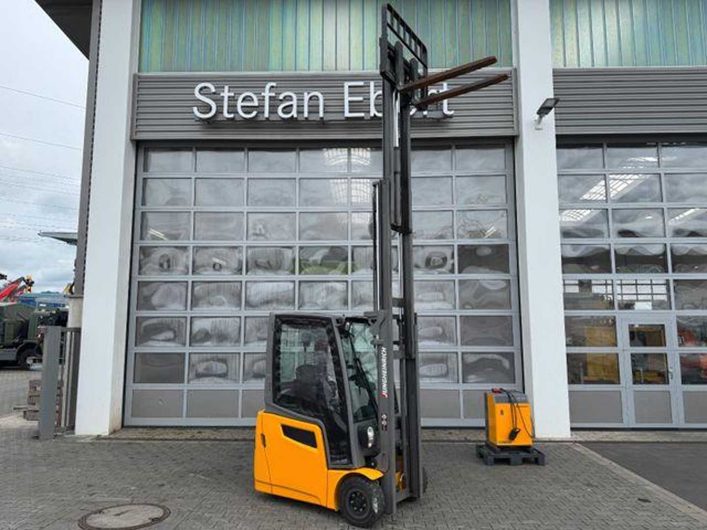 Used Forklift Jungheinrich EFG 215 / Triplex: 4.25m! / SS / nur 3.298h! 4 riteņu dakšu iekrāvējs (Image 12) Used Forklift Jungheinrich EFG 215 / Triplex: 4.25m! / SS / nur 3.298h! 4 riteņu dakšu iekrāvējs (Image 12)