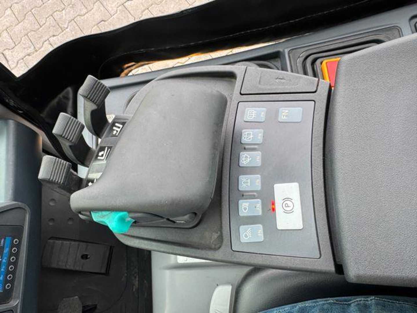Used Forklift Jungheinrich EFG 215 / Triplex: 4.25m! / SS / nur 3.298h! 4 riteņu dakšu iekrāvējs (Image 15) Used Forklift Jungheinrich EFG 215 / Triplex: 4.25m! / SS / nur 3.298h! 4 riteņu dakšu iekrāvējs (Image 15)