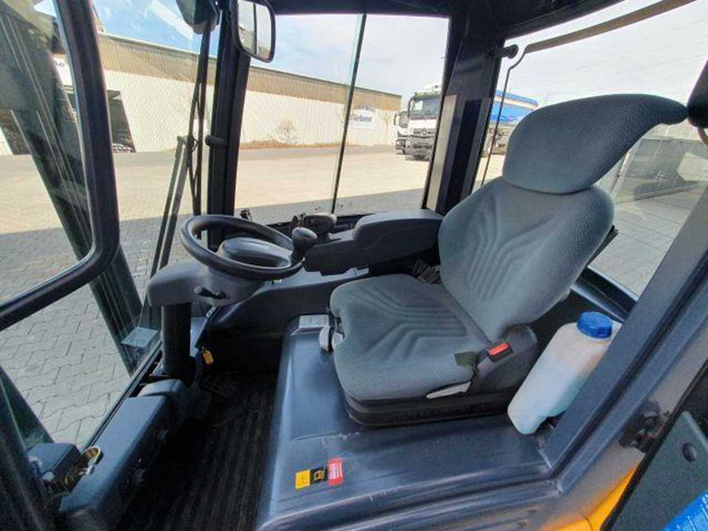 Used Forklift Jungheinrich EFG 215 / Triplex: 4.35m! / SS / nur 2.054h! 4 riteņu dakšu iekrāvējs (Image 10) Used Forklift Jungheinrich EFG 215 / Triplex: 4.35m! / SS / nur 2.054h! 4 riteņu dakšu iekrāvējs (Image 10)