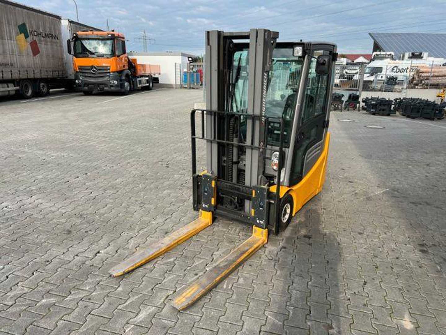 Used Forklift Jungheinrich EFG 215 / Triplex: 4.25m! / SS / 4.029h 4 riteņu dakšu iekrāvējs (Image 8) Used Forklift Jungheinrich EFG 215 / Triplex: 4.25m! / SS / 4.029h 4 riteņu dakšu iekrāvējs (Image 8)