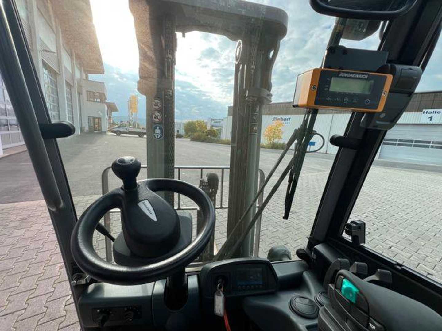 Used Forklift Jungheinrich EFG 215 / Triplex: 4.25m! / SS / 4.029h 4 riteņu dakšu iekrāvējs (Image 11) Used Forklift Jungheinrich EFG 215 / Triplex: 4.25m! / SS / 4.029h 4 riteņu dakšu iekrāvējs (Image 11)