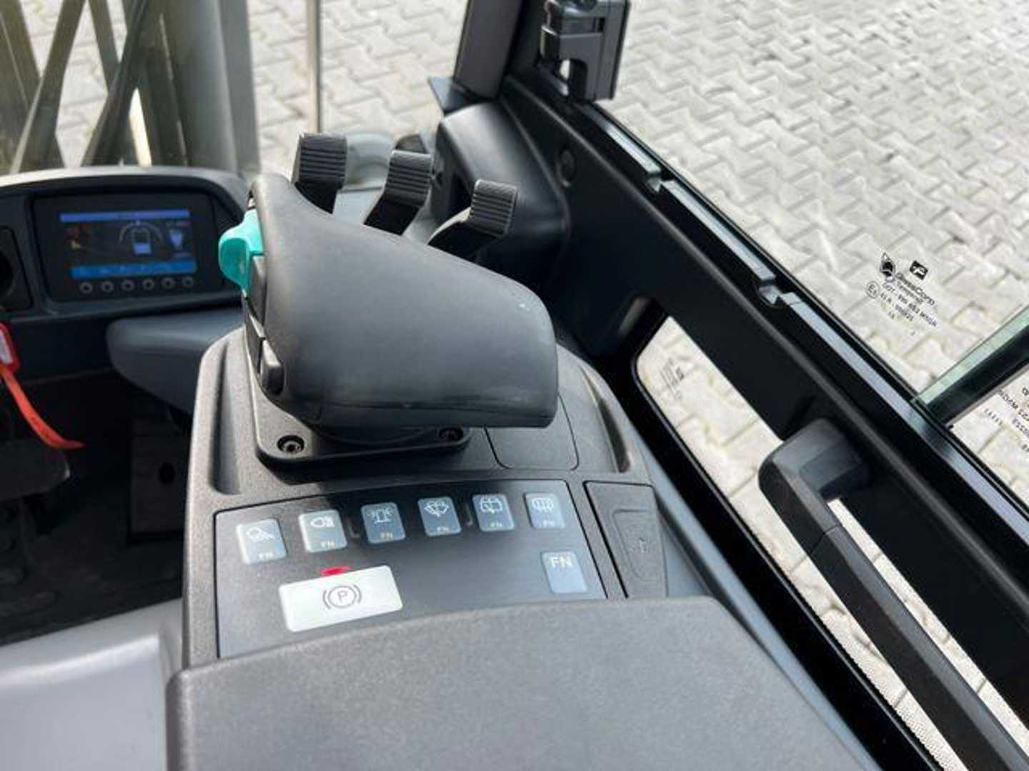 Used Forklift Jungheinrich EFG 215 / Triplex: 4.25m! / SS / 4.029h 4 riteņu dakšu iekrāvējs (Image 14) Used Forklift Jungheinrich EFG 215 / Triplex: 4.25m! / SS / 4.029h 4 riteņu dakšu iekrāvējs (Image 14)