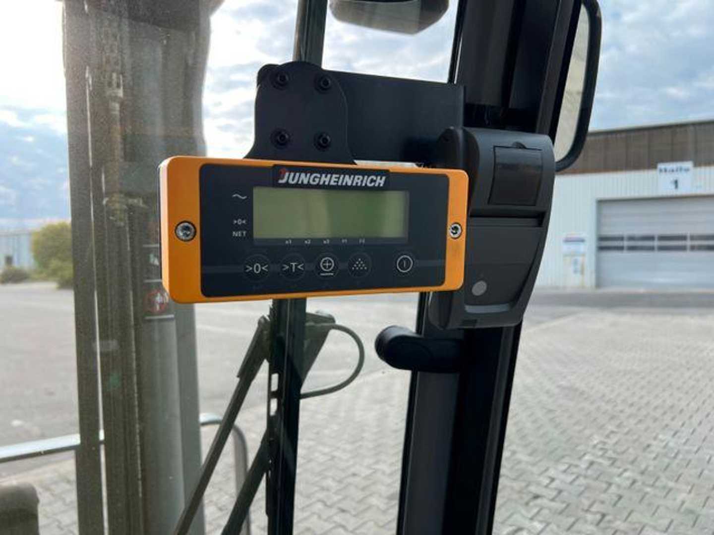 Used Forklift Jungheinrich EFG 215 / Triplex: 4.25m! / SS / 4.029h 4 riteņu dakšu iekrāvējs (Image 15) Used Forklift Jungheinrich EFG 215 / Triplex: 4.25m! / SS / 4.029h 4 riteņu dakšu iekrāvējs (Image 15)