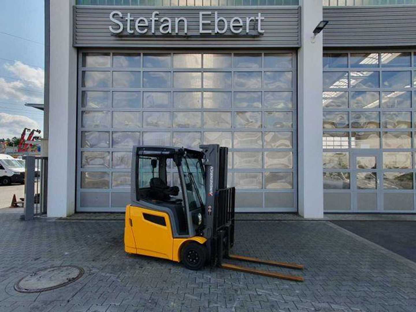 Used Forklift Jungheinrich EFG 215 / Triplex: 4.25m! / SS / nur 3.488h! 4 riteņu dakšu iekrāvējs (Image 1) Used Forklift Jungheinrich EFG 215 / Triplex: 4.25m! / SS / nur 3.488h! 4 riteņu dakšu iekrāvējs (Image 1)