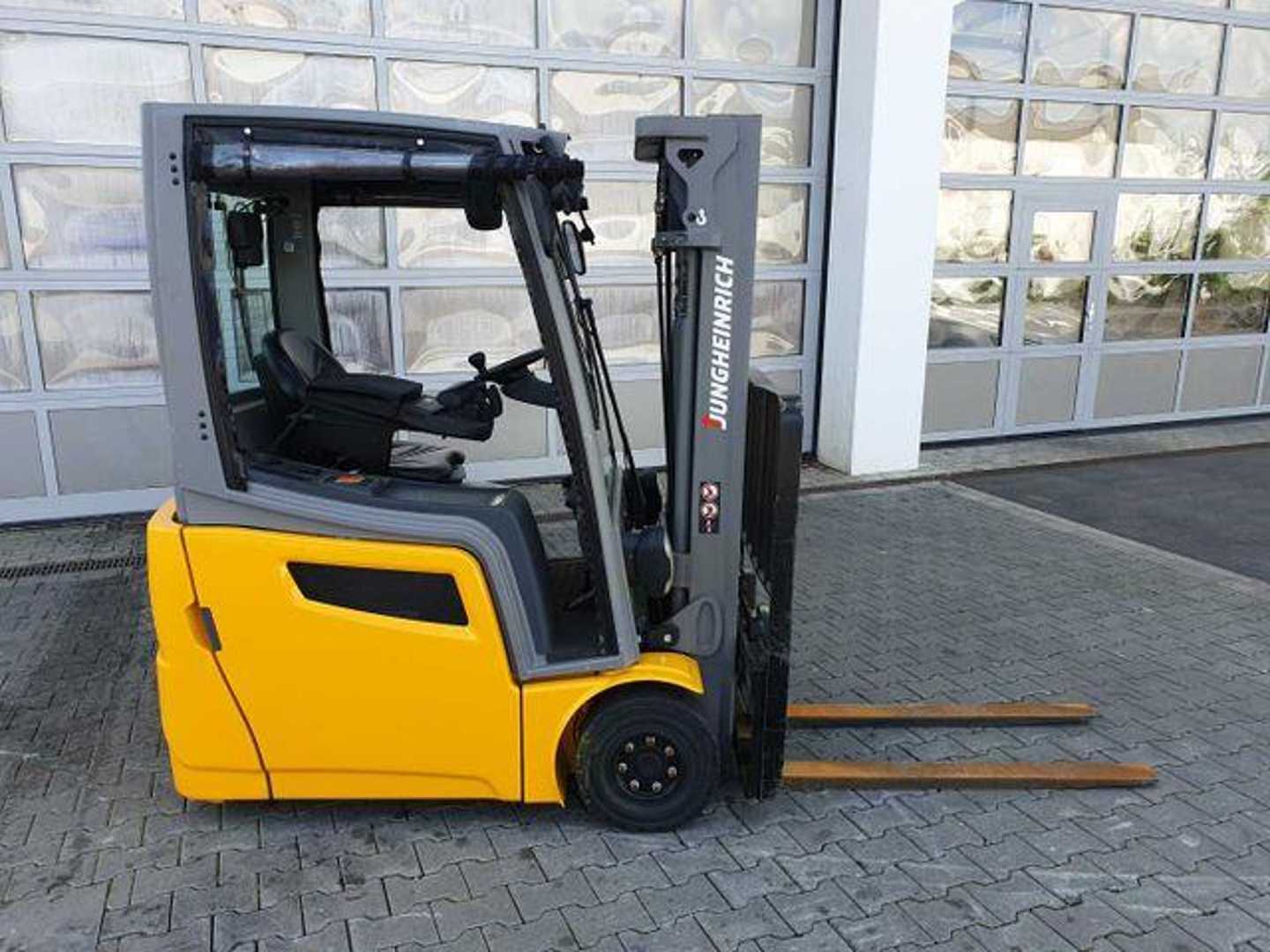 Used Forklift Jungheinrich EFG 215 / Triplex: 4.25m! / SS / nur 3.488h! 4 riteņu dakšu iekrāvējs (Image 3) Used Forklift Jungheinrich EFG 215 / Triplex: 4.25m! / SS / nur 3.488h! 4 riteņu dakšu iekrāvējs (Image 3)