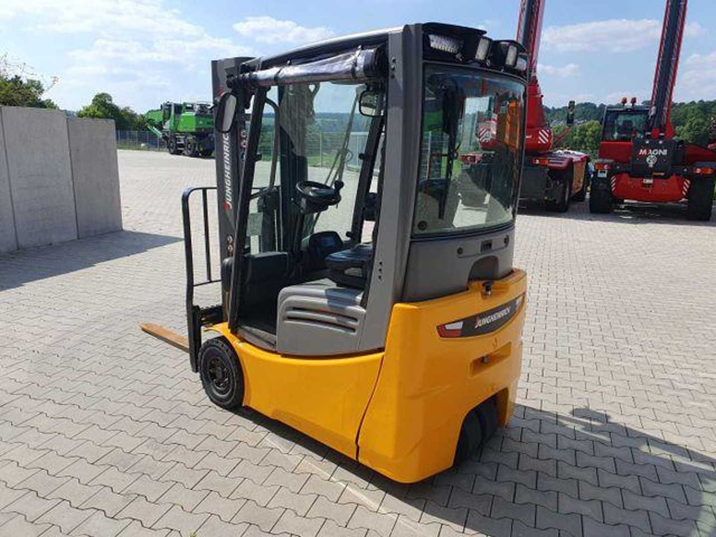 Used Forklift Jungheinrich EFG 215 / Triplex: 4.25m! / SS / nur 3.488h! 4 riteņu dakšu iekrāvējs (Image 6) Used Forklift Jungheinrich EFG 215 / Triplex: 4.25m! / SS / nur 3.488h! 4 riteņu dakšu iekrāvējs (Image 6)