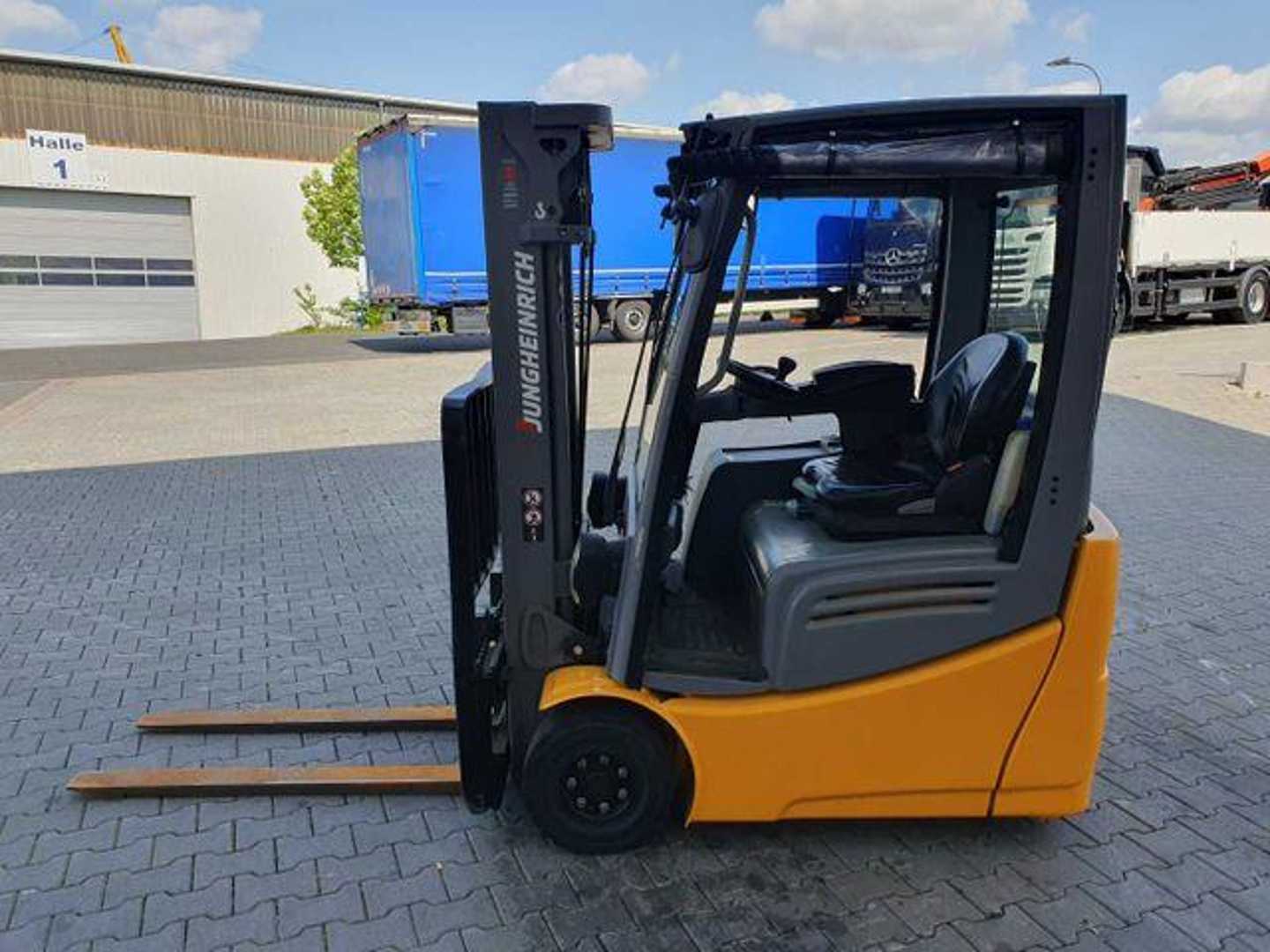 Used Forklift Jungheinrich EFG 215 / Triplex: 4.25m! / SS / nur 3.488h! 4 riteņu dakšu iekrāvējs (Image 7) Used Forklift Jungheinrich EFG 215 / Triplex: 4.25m! / SS / nur 3.488h! 4 riteņu dakšu iekrāvējs (Image 7)