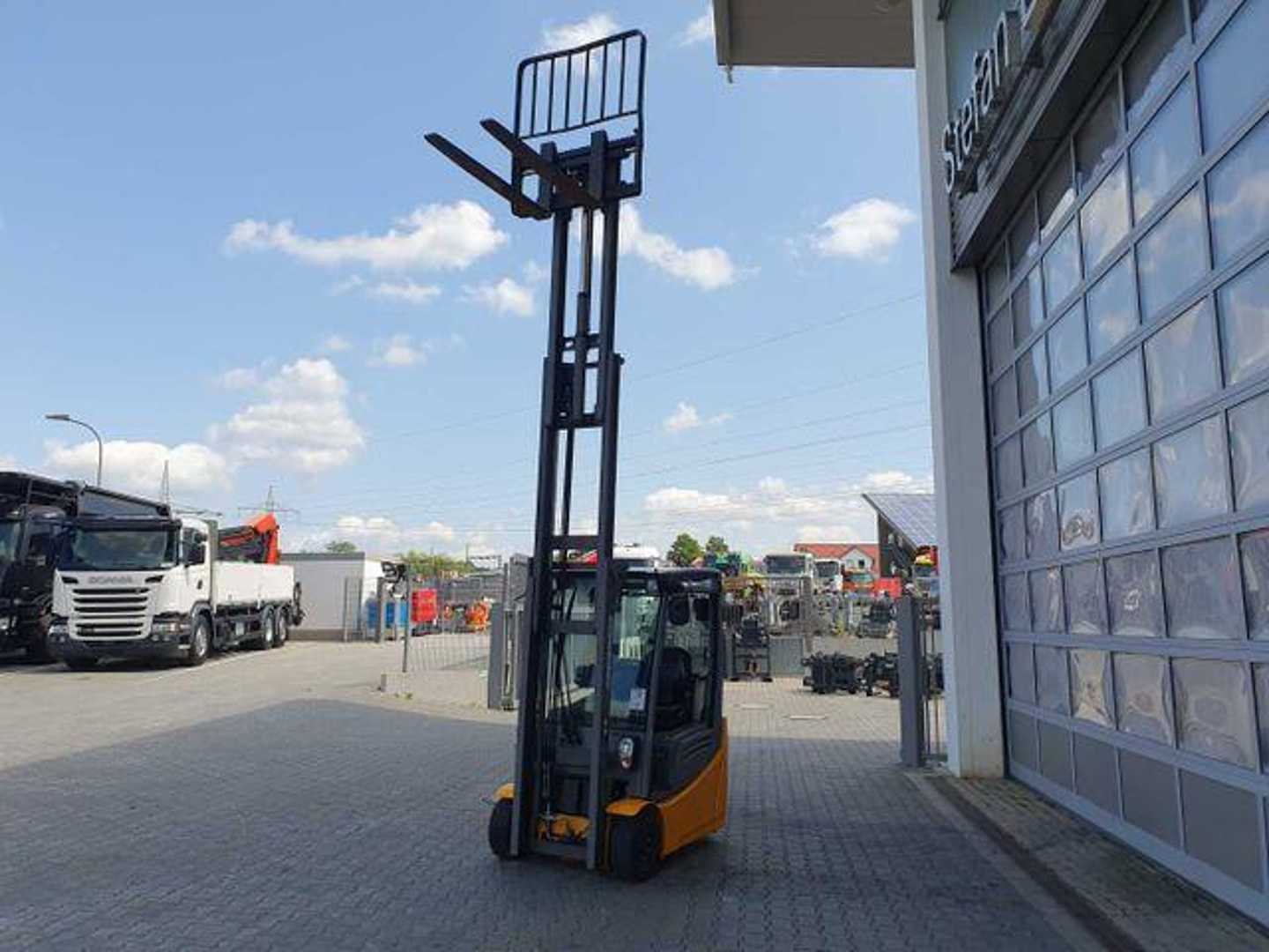Used Forklift Jungheinrich EFG 215 / Triplex: 4.25m! / SS / nur 3.488h! 4 riteņu dakšu iekrāvējs (Image 10) Used Forklift Jungheinrich EFG 215 / Triplex: 4.25m! / SS / nur 3.488h! 4 riteņu dakšu iekrāvējs (Image 10)