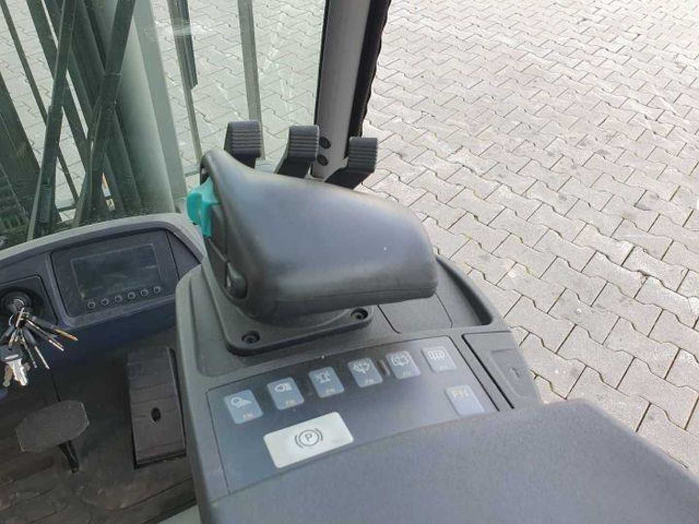 Used Forklift Jungheinrich EFG 215 / Triplex: 4.25m! / SS / nur 3.488h! 4 riteņu dakšu iekrāvējs (Image 13) Used Forklift Jungheinrich EFG 215 / Triplex: 4.25m! / SS / nur 3.488h! 4 riteņu dakšu iekrāvējs (Image 13)