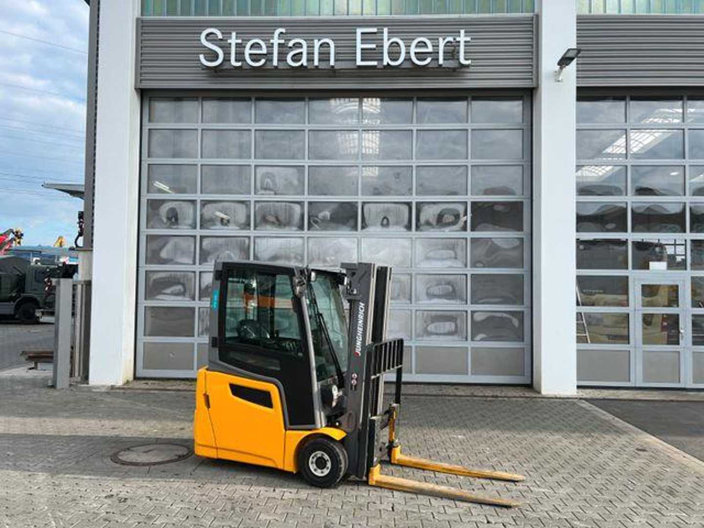 Used Forklift Jungheinrich EFG 215 / Triplex: 4.25m! / SS / 4.029h 4 riteņu dakšu iekrāvējs (Image 17) Used Forklift Jungheinrich EFG 215 / Triplex: 4.25m! / SS / 4.029h 4 riteņu dakšu iekrāvējs (Image 17)