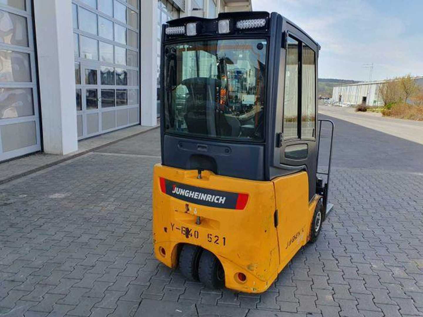 Used Forklift Jungheinrich EFG 215 / Triplex: 4.35m! / SS / nur 2.054h! 4 riteņu dakšu iekrāvējs (Image 17) Used Forklift Jungheinrich EFG 215 / Triplex: 4.35m! / SS / nur 2.054h! 4 riteņu dakšu iekrāvējs (Image 17)