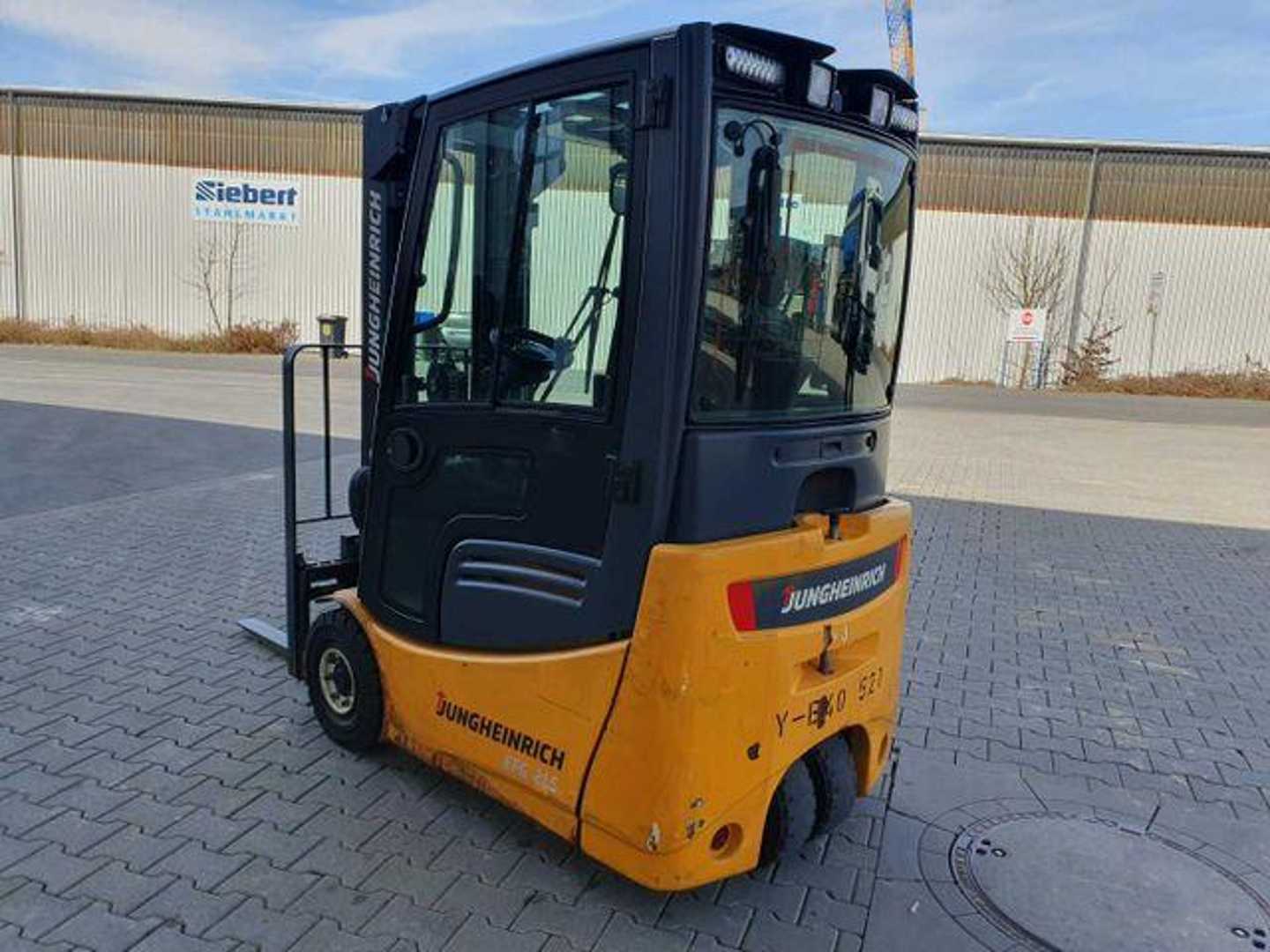 Used Forklift Jungheinrich EFG 215 / Triplex: 4.35m! / SS / nur 2.054h! 4 riteņu dakšu iekrāvējs (Image 19) Used Forklift Jungheinrich EFG 215 / Triplex: 4.35m! / SS / nur 2.054h! 4 riteņu dakšu iekrāvējs (Image 19)