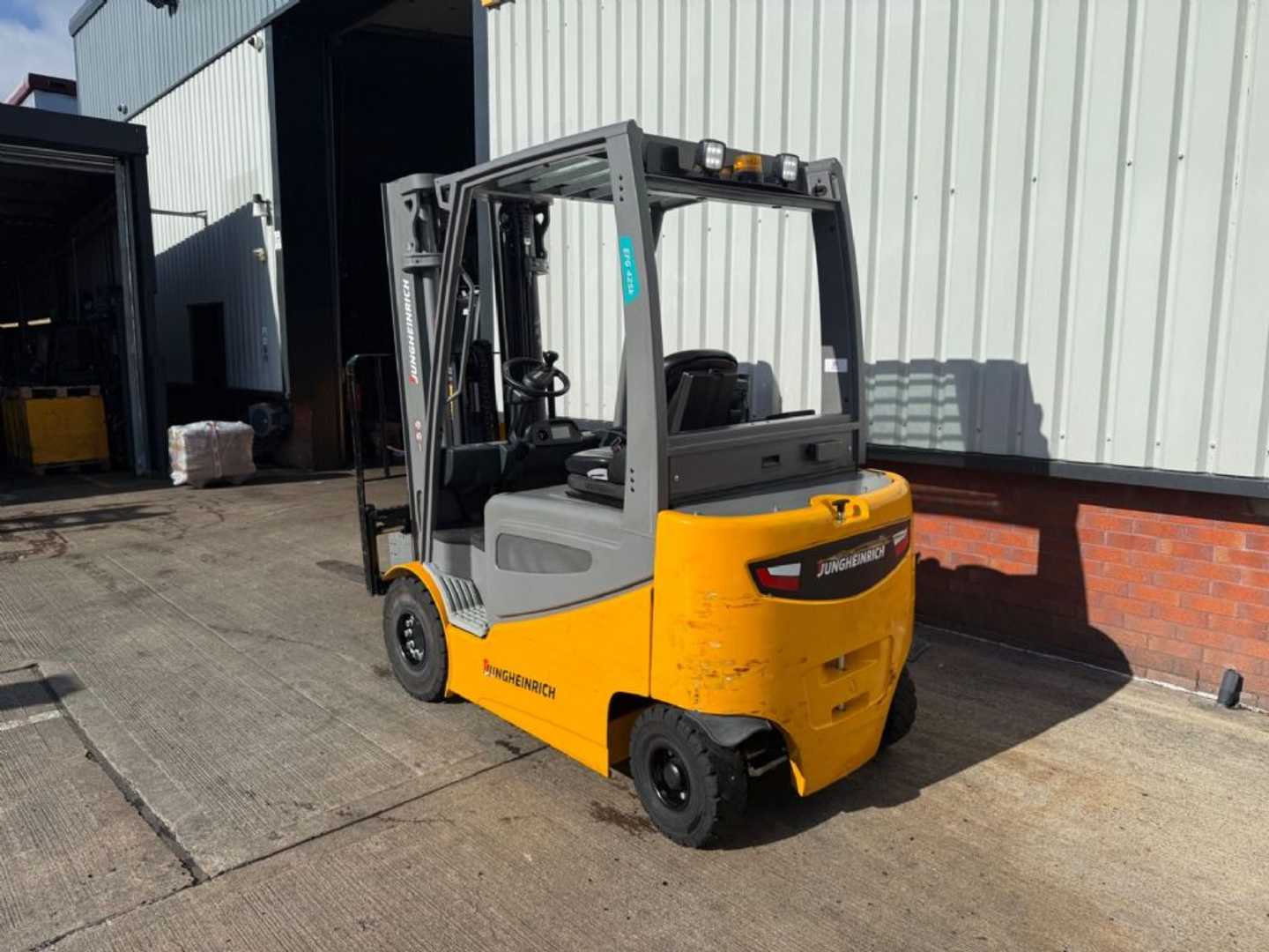 Used Forklift Jungheinrich EFG 425 / nur 487 Stunden 4 riteņu dakšu iekrāvējs (Image 4) Used Forklift Jungheinrich EFG 425 / nur 487 Stunden 4 riteņu dakšu iekrāvējs (Image 4)