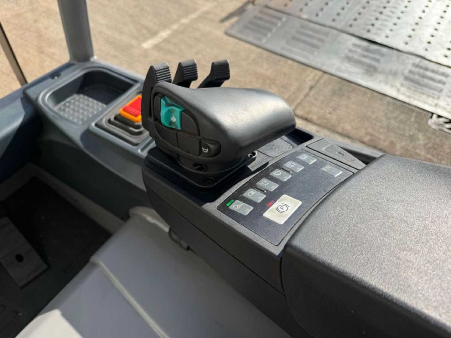 Used Forklift Jungheinrich EFG 425 / nur 487 Stunden 4 riteņu dakšu iekrāvējs (Image 5) Used Forklift Jungheinrich EFG 425 / nur 487 Stunden 4 riteņu dakšu iekrāvējs (Image 5)