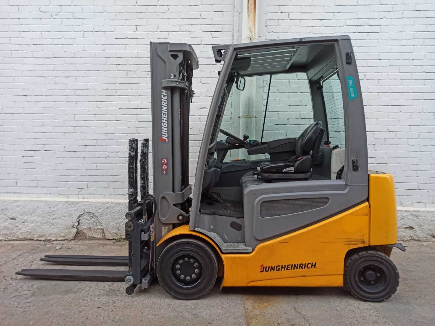 Used Forklift Jungheinrich EFG430 4 riteņu dakšu iekrāvējs (Image 2) Used Forklift Jungheinrich EFG430 4 riteņu dakšu iekrāvējs (Image 2)