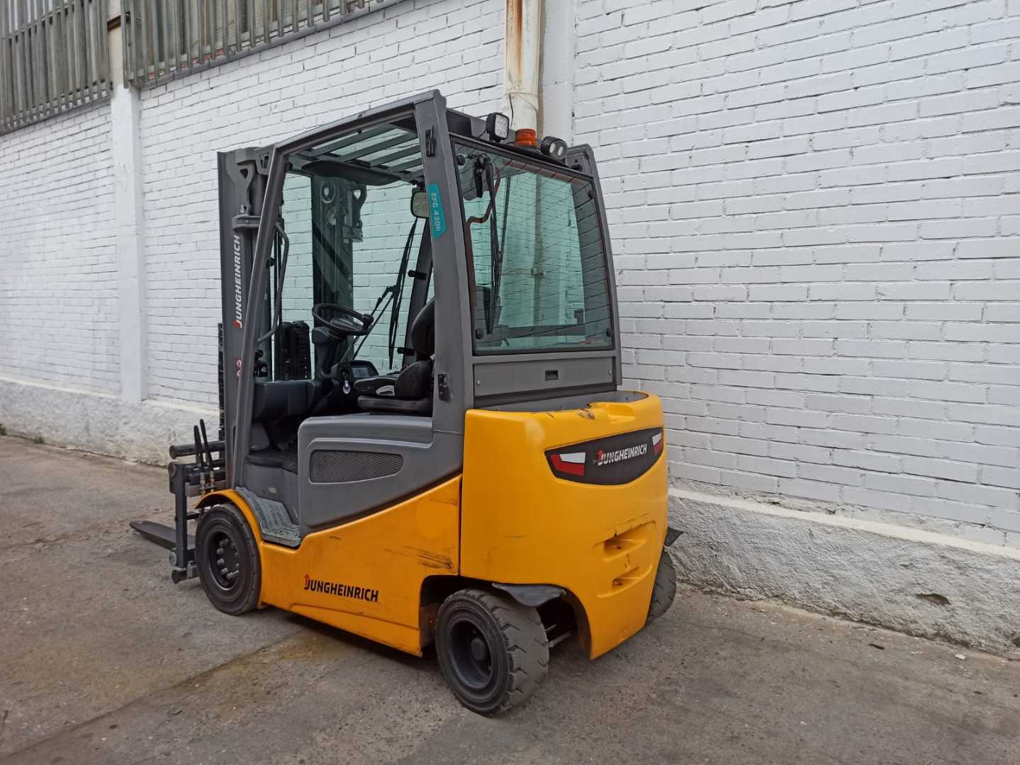 Used Forklift Jungheinrich EFG430 4 riteņu dakšu iekrāvējs (Image 3) Used Forklift Jungheinrich EFG430 4 riteņu dakšu iekrāvējs (Image 3)
