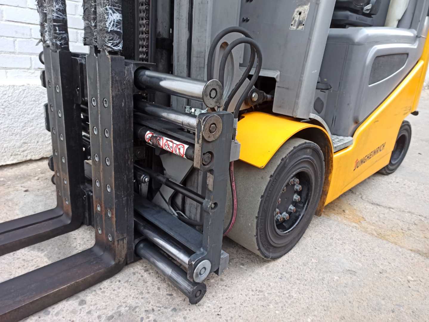 Used Forklift Jungheinrich EFG430 4 riteņu dakšu iekrāvējs (Image 4) Used Forklift Jungheinrich EFG430 4 riteņu dakšu iekrāvējs (Image 4)