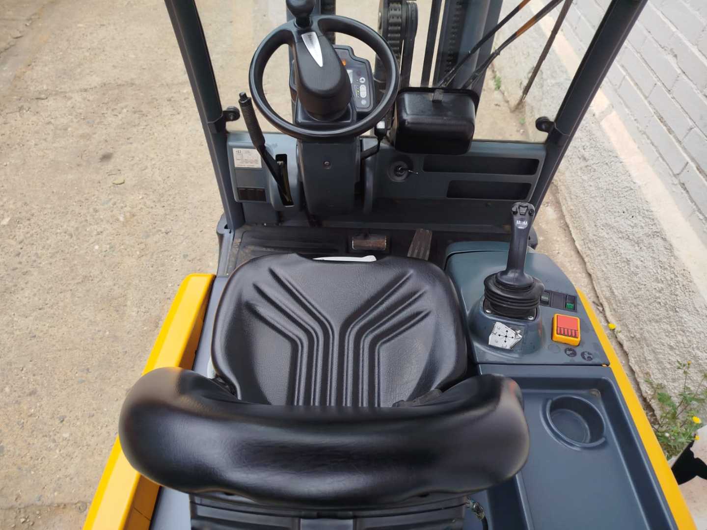 Used Forklift Jungheinrich EFG320 4 riteņu dakšu iekrāvējs (Image 8) Used Forklift Jungheinrich EFG320 4 riteņu dakšu iekrāvējs (Image 8)
