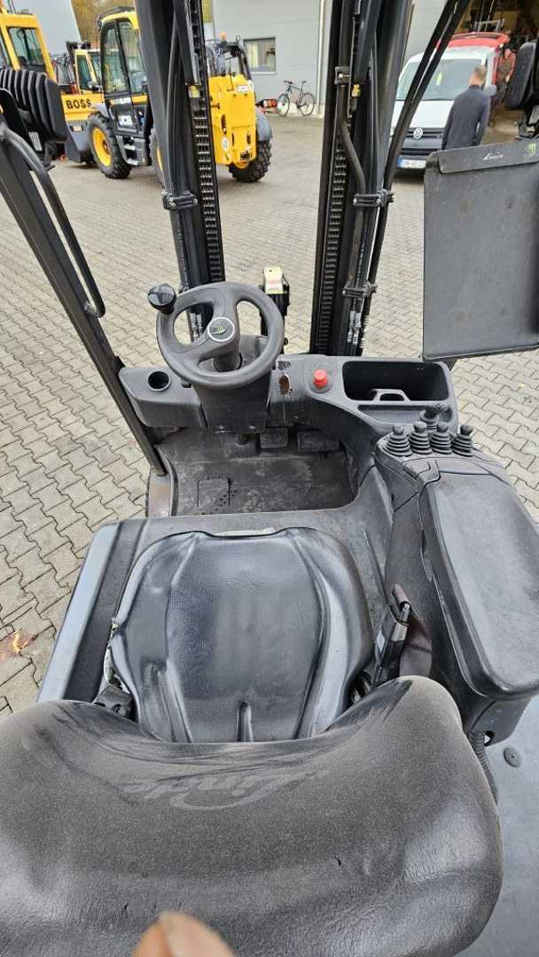 Used Forklift Linde E 30 H-01/600 4 riteņu dakšu iekrāvējs (Image 6) Used Forklift Linde E 30 H-01/600 4 riteņu dakšu iekrāvējs (Image 6)