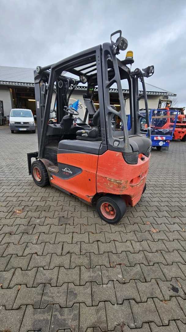 Used Forklift Linde E 30 H-01/600 4 riteņu dakšu iekrāvējs (Image 2) Used Forklift Linde E 30 H-01/600 4 riteņu dakšu iekrāvējs (Image 2)