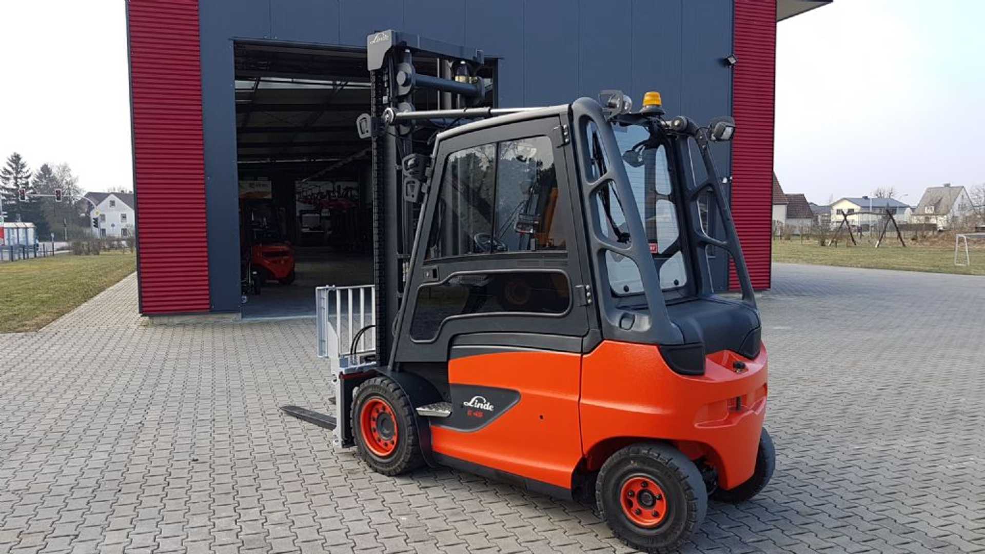 Used Forklift Linde E45H-01/550 4 riteņu dakšu iekrāvējs (Image 3) Used Forklift Linde E45H-01/550 4 riteņu dakšu iekrāvējs (Image 3)