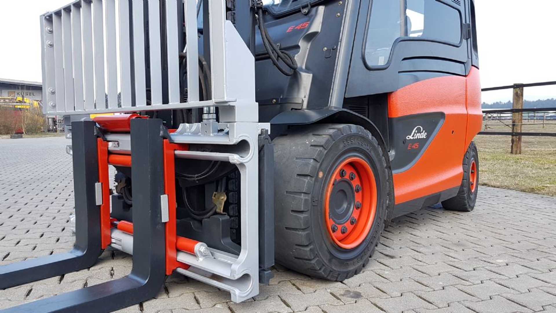 Used Forklift Linde E45H-01/550 4 riteņu dakšu iekrāvējs (Image 4) Used Forklift Linde E45H-01/550 4 riteņu dakšu iekrāvējs (Image 4)