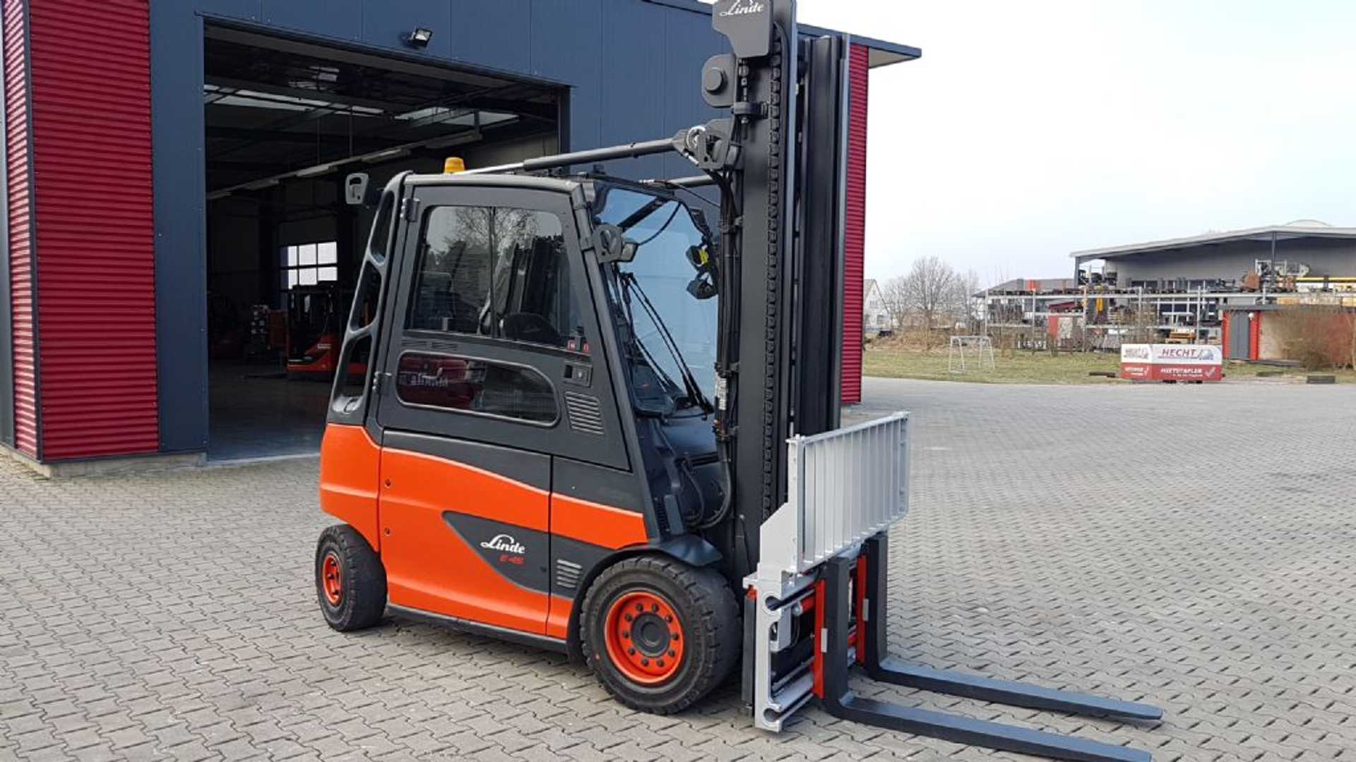 Used Forklift Linde E45H-01/550 4 riteņu dakšu iekrāvējs (Image 8) Used Forklift Linde E45H-01/550 4 riteņu dakšu iekrāvējs (Image 8)