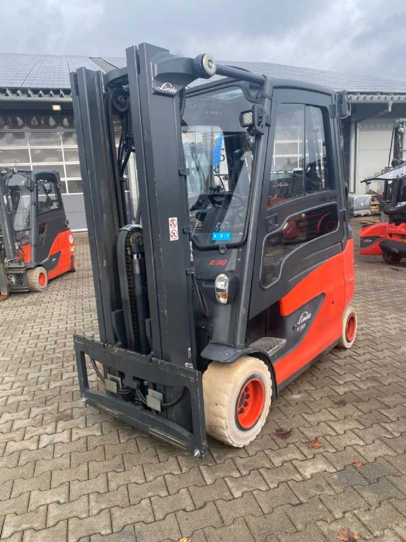 Used Forklift Linde E 30 HL-01/600 4 riteņu dakšu iekrāvējs (Image 1) Used Forklift Linde E 30 HL-01/600 4 riteņu dakšu iekrāvējs (Image 1)