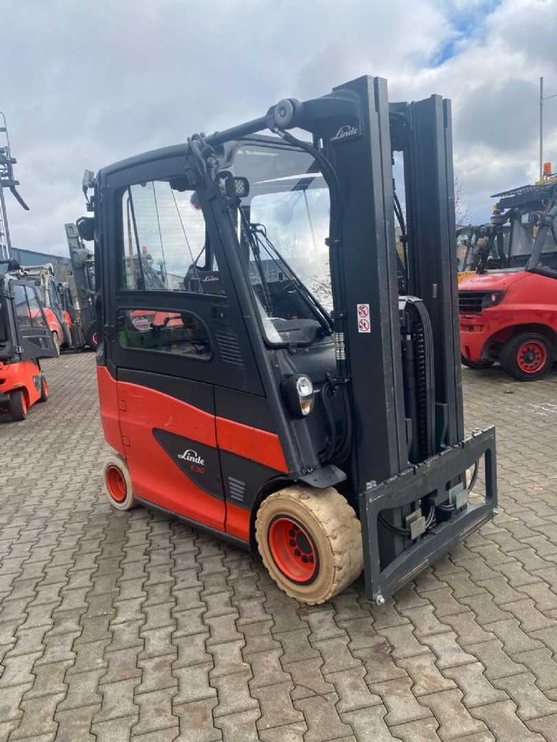 Used Forklift Linde E 30 HL-01/600 4 riteņu dakšu iekrāvējs (Image 4) Used Forklift Linde E 30 HL-01/600 4 riteņu dakšu iekrāvējs (Image 4)