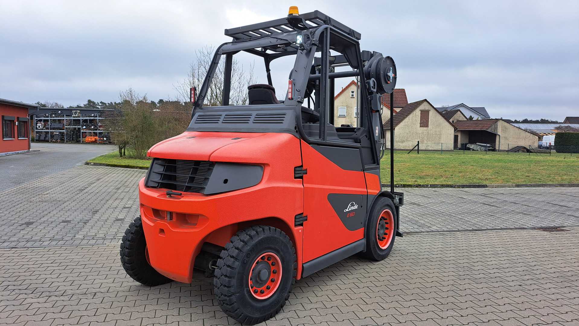 Used Forklift Linde E60 4 riteņu dakšu iekrāvējs (Image 6) Used Forklift Linde E60 4 riteņu dakšu iekrāvējs (Image 6)