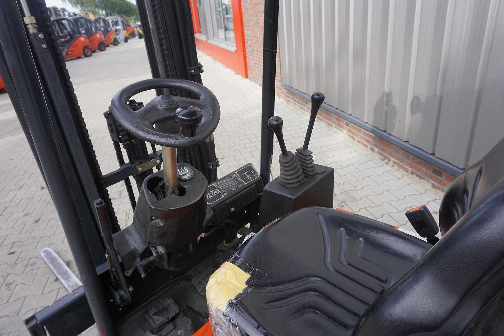 Used Forklift Linde E 12Z-02 - Triplex 4 riteņu dakšu iekrāvējs (Image 8) Used Forklift Linde E 12Z-02 - Triplex 4 riteņu dakšu iekrāvējs (Image 8)