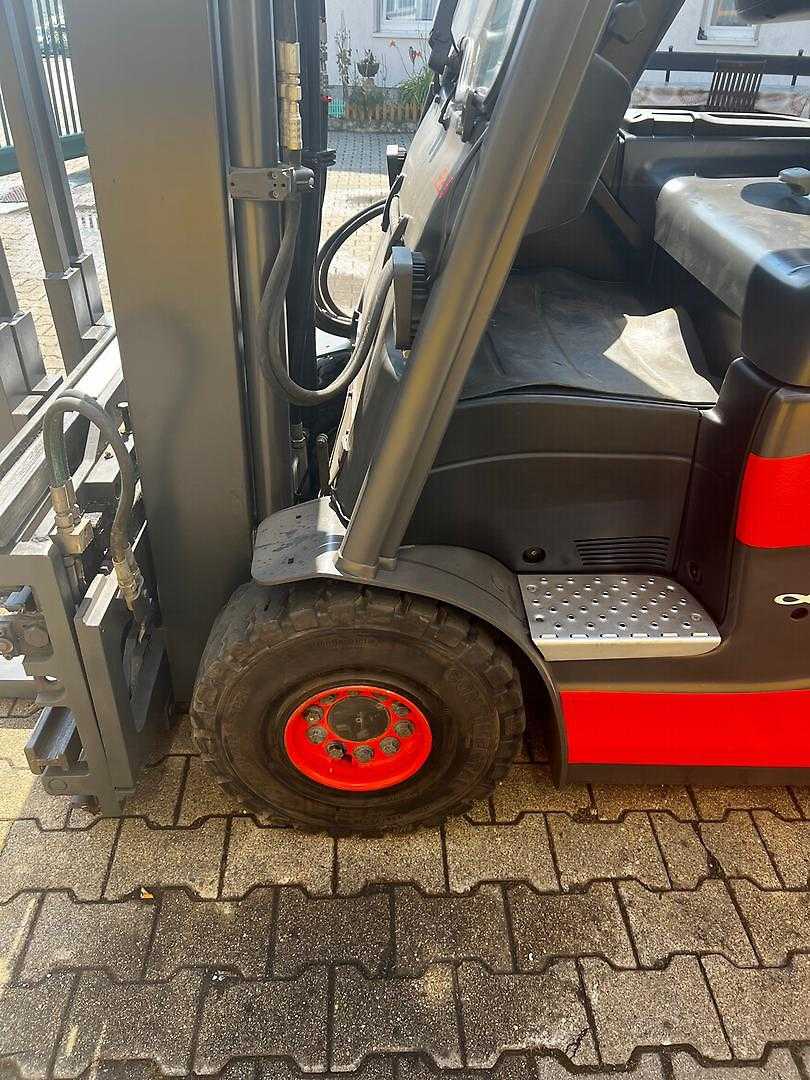 Used Forklift Linde E25-01 /HL600 4 riteņu dakšu iekrāvējs (Image 8) Used Forklift Linde E25-01 /HL600 4 riteņu dakšu iekrāvējs (Image 8)